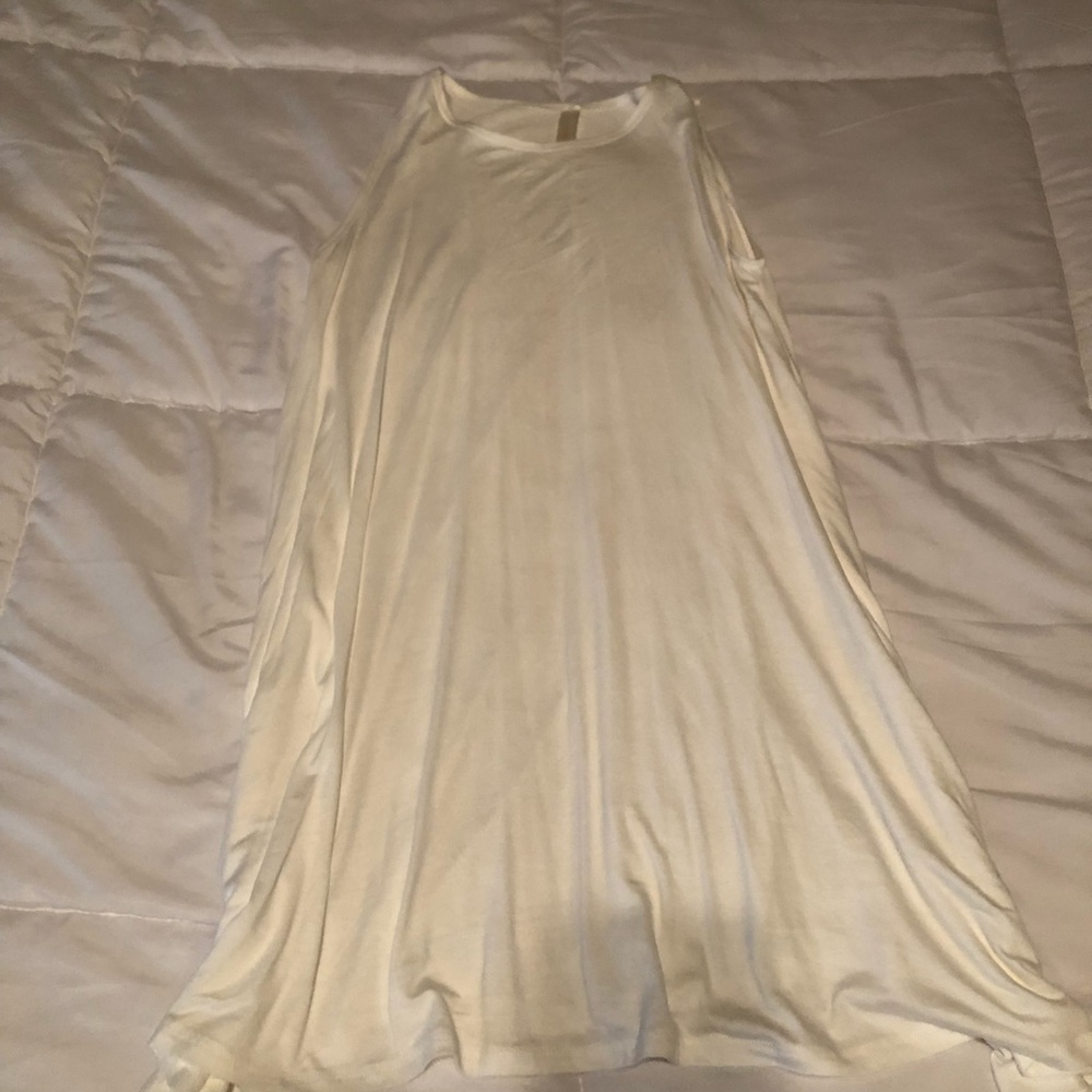 Never worn, soft, white dress! Didn’t like fit!